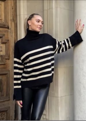 Breton Stripes Outfit, Black And White Striped Outfit, Breton Sweater, Dressing Simple, Striped Sweater Outfit, Cream Palette, Knit Sweater Outfit, Oversized Striped Sweater, Breton Stripes