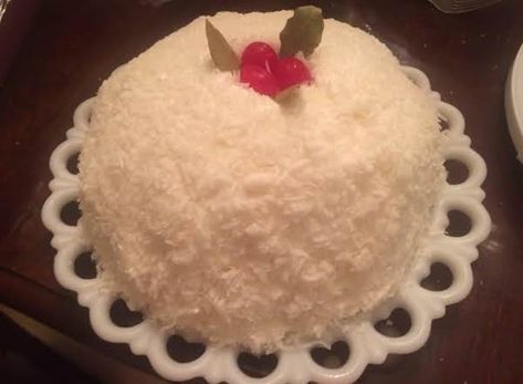 Old Fashioned Snowball Cake Recipe Snowball Cakes, Snowball Cake Recipe, Snowball Cake, Banana Pudding Ingredients, Jello Pie, Christmas Cake Pops, Old Fashioned Recipe, Tasty Chocolate Cake, Delicious Cake Recipes