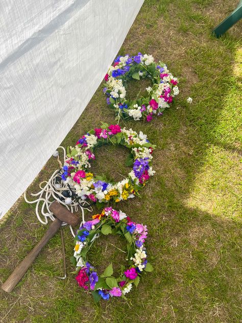 Swedish Midsummer Flower Crown, Swedish Flower Crown, Summer Solstice Dinner Party, Midsommar Holiday, Midsommar Party Aesthetic, Midsommar Tradition, Swedish Midsummer Aesthetic, Midsommar Party Decor, Midsommar Crown