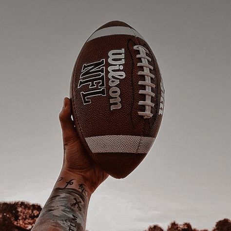 American Football Aesthetic, Football Aesthetic, The Pretty Reckless, Sports Aesthetic, American Football Players, Flag Football, First Down, Football Art, Football Boys