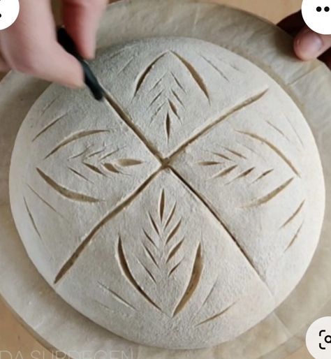 Simple Sourdough Scoring Patterns, Easy Sourdough Design, Sour Dough Scoring Designs Simple, Beginner Sourdough Scoring, Round Sourdough Scoring, Winter Sourdough Scoring, Round Sourdough Bread Scoring, Sourdough Boule Scoring, Sourdough Scoring Ideas