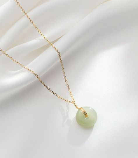 ❀ THE MEANING OF JADE: The circle of Jade is the means of holding back peace and keep happiness. Round donuts mean to bring fortune and avoid evil spirits. The natural Hetian jade can let your skin become smooth and good for your health. ❀ As the jade pendant is made from the natural jade stone, so the color of each one, will also have some color difference from each other, some may light, some may a little darker, we will send them randomly and don't provide custom color, coz they are all prett Donut Necklace, Jewellery Photography Inspiration, Jewellery Photography, Jade Pendant Necklace, Hetian Jade, Quick Outfits, Jade Necklace, Funky Jewelry, Jade Jewelry