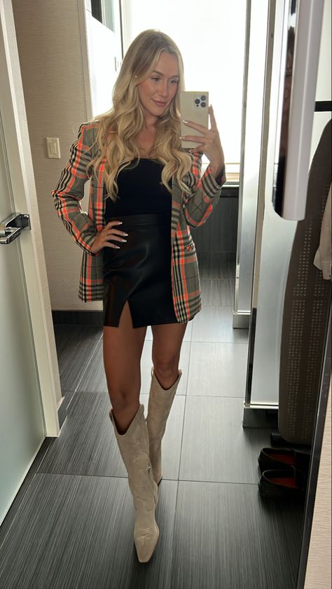 Cowgirl boots outfit, blazer outfit, mini skirt outfit Cow Girl Boots Outfit Skirt, Fall Date Night Outfit, Fall Date Night, Cowgirl Boots Outfit, Mini Skirt Outfit, Outfit Blazer, Fall Dates, Blazer Outfit, Miniskirt Outfits