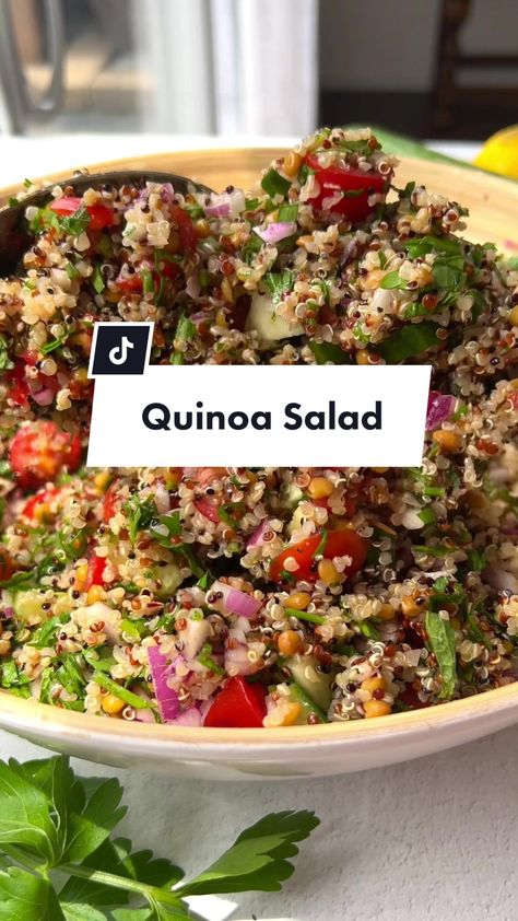 Carleigh Bodrug, Quinoa Chickpea Salad, Mediterranean Recipes Healthy, Recipes Salads, Salad Recipes Healthy Easy, Rice Dish, Healthy Recipies, Chickpea Salad, Quinoa Recipes