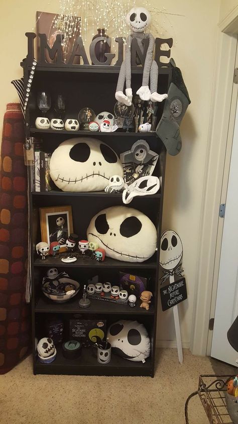 The Nightmare Before Christmas Bedroom, Jack Skellington Bedroom, Nightmare Before Christmas Room Decor, Nightmare Before Christmas Room, Nightmare Before Christmas Bedroom, Spooky Basket Ideas, Nightmare Before Christmas Pictures, Spooky Basket, Horror Room