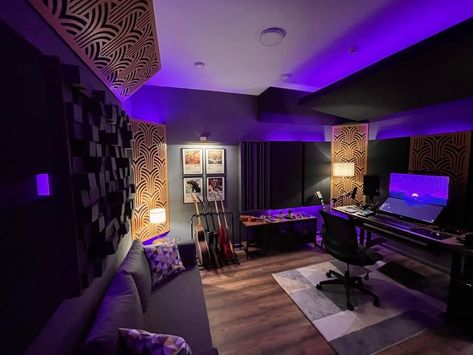 Home Music Studio Aesthetic, Music Studio Room Small, Producer Room, Recording Studio Design Layout, Visions Aesthetic, Podcasting Setup, Recording Studio Aesthetic, Ruang Studio Musik, Music Production Studio