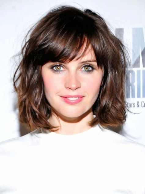 Medium Length Hair With Bangs, Modern Shag Haircut, Bob Hairstyles With Bangs, Shag Haircut, Hair With Bangs, Penteado Cabelo Curto, Short Hair With Bangs, Haircuts With Bangs, Medium Hair Cuts