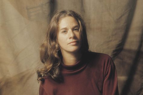 Carole King's 'Tapestry' at 50: Why the Album Still Speaks to Us - Rolling Stone Carly Simon, Carole King, Great Albums, Natural Women, Aretha Franklin, Grammy Awards, Portrait Photo, Gilmore Girls, American Singers