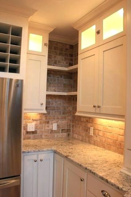 Backsplash Herringbone, Simple Kitchen Remodel, Small Kitchen Cabinets, Corner Kitchen Cabinet, Kabinet Dapur, Herringbone Backsplash, Kitchen Corner, Jewelry Cabinet, Kitchen Redo