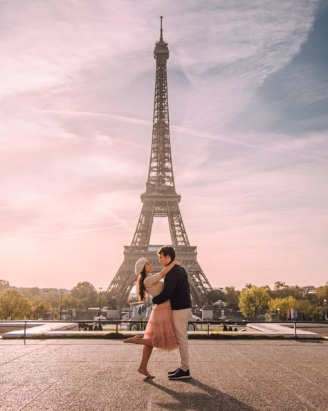 The Eiffel Tower is an iconic photography destination in Paris. Check out these ideas for Eiffel Tower photo spots that are perfect for Instagram. These locations are ideal for a romantic couples shot or for the solo traveler. These have to be some of the most instagrammable places in Paris! #EiffelTower #Paris #ParisPhotos Romantic Eiffel Tower Pictures, Eiffel Tower Photo Ideas Couple, Paris Couple Poses, Paris Poses Photo Ideas Couple, Paris Romantic Photography, Eiffel Tower Couple Poses, Eiffel Tower Photo Shoot, Effile Tower Couple Pictures, Paris Couple Pictures Romantic