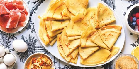 How to Make Sweet or Savory Crespelle - La Cucina Italiana Crespelle Recipe, Vegetarian Italian Recipes, Brunch Foods, Crepes Filling, Crepes And Waffles, Vegetarian Italian, Crepe Maker, Italian Foods, Fresh Fruit Juice