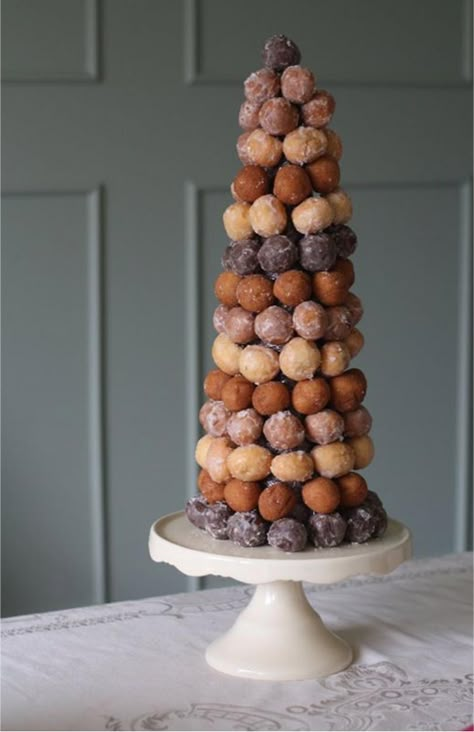 22 Gosh Darn Amazing Things To Do with a Cone | How Does She Donut Wedding Cake, Donut Tower, Doughnut Holes, Wedding Donuts, Dessert Simple, Doughnut Cake, Breakfast Party, Donut Holes, Birthday Brunch