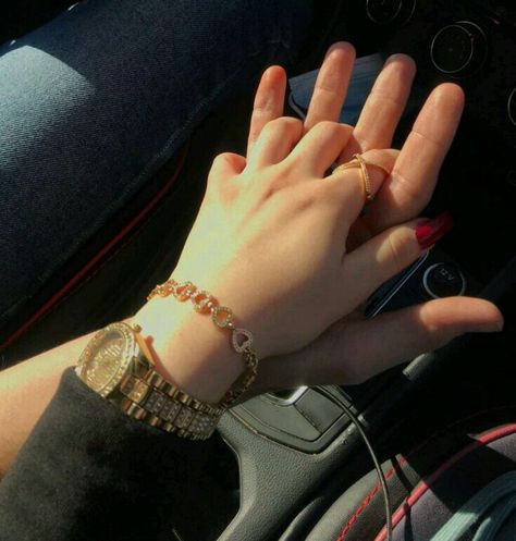 Couple Hand Pic, Pic Couple, Couple Holding Hands, Hand Pic