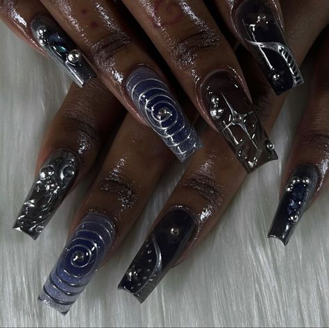 Gothic Y2k Nails, Sparkly Goth Nails, Avatar Nails, Nail Inspo For School, Cybersigilism Nails, Nails Y2k, Grunge Y2k Nails Black, Black And White Goth Nails, Y2k Nails Acrylic