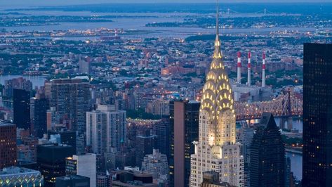 48 Iconic Buildings Around The World - Landmarks Of Our Civilization New York Restaurants, Building Landscape, Shanghai Skyline, Shanghai Tower, Paris Vacation, Famous Buildings, Art Deco Buildings, Chrysler Building, Iconic Buildings