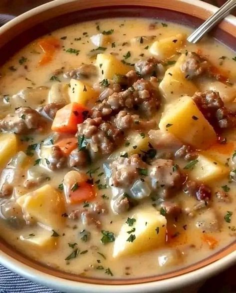 Cheesy Hamburger Potato Soup, Potato Hamburger Soup, Hamburger Potato Soup, Mini Crockpot Recipes, Homemade Potato Soup, Quick Soup Recipes, Sausage Soup Recipes, Quick Soup, Italian Sausage Soup