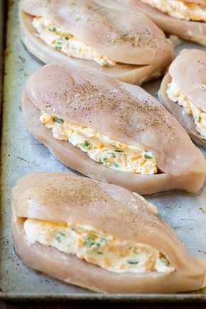 Chicken breasts filled with cream cheese, cheddar cheese and jalapenos. Chicken Breats, Chicken Thights Recipes, Popper Chicken, Jalapeno Popper Chicken, Jalapeno Popper, Makanan Diet, Ayam Goreng, Best Chicken Recipes, Jalapeno Poppers