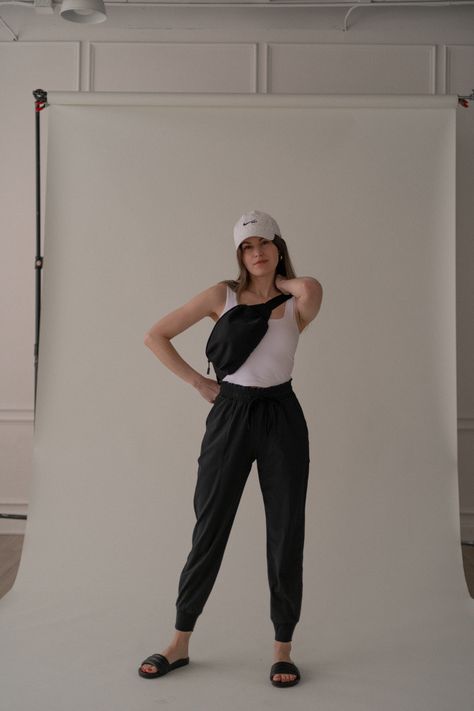 keep it simple and sporty Casual Sporty Outfits Summer, Chic Sporty Outfits, Sporty Outfits Summer, Sporty Summer Outfits, Capsule Wardrobe 2022, Sporty Casual Outfits, Create A Capsule Wardrobe, Casual Sporty Outfits, Sporty Outfit