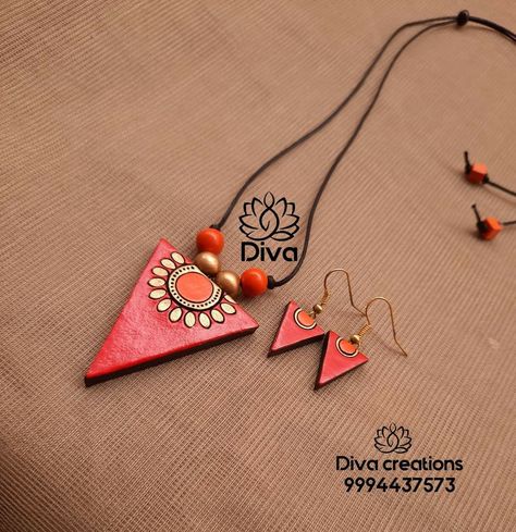 Terracotta Earrings Design, Handmade Clay Jewelry Indian, Wood Jewelry Diy, Terracotta Jewellery Making, Terracotta Jewellery Designs, Diy Earrings Easy, Terracotta Earrings, Handmade Gifts For Friends, Diy Fabric Jewellery