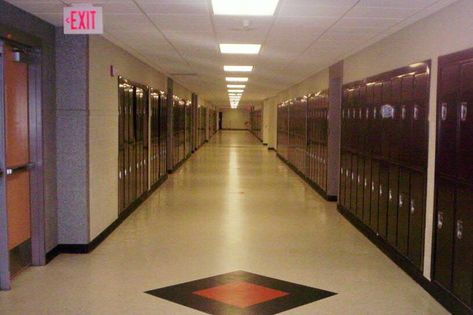 Highschool Hallway, College Hallway, High School Hallway, School Hallway, School Hall, College Architecture, School Hallways, American High School, Public High School