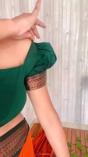 Puff Saree Blouse Sleeve, Buff Hands Blouse Designs Latest, Valakappu Saree, Blows Back Design Latest, Blose Hands Designs Latest, Buff Hands Blouse Designs, Buff Blouse Designs, Saree Blouse Hand Design, Puff Sleeve Blouse Indian Saree