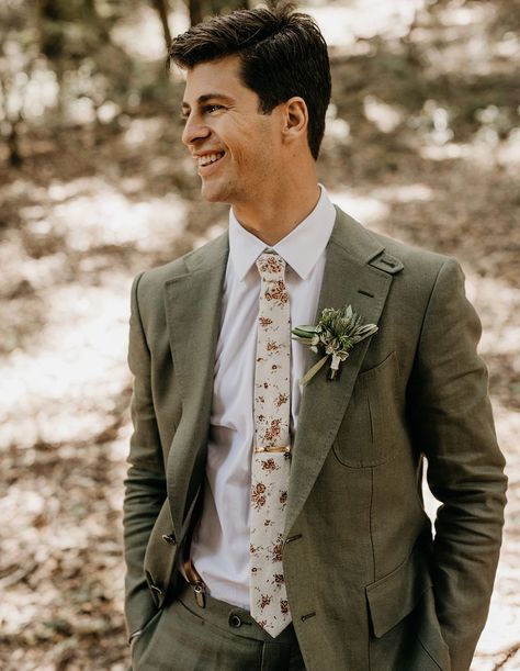 cool green suit groom with floral tie    #forthegroom #groomstyle Rustic Wedding Suit, Green Suit Men, Olive Green Suit, Green Wedding Suit, Olive Green Weddings, Olive Wedding, Wedding Tux, Peach Palette, Mens Wedding Attire