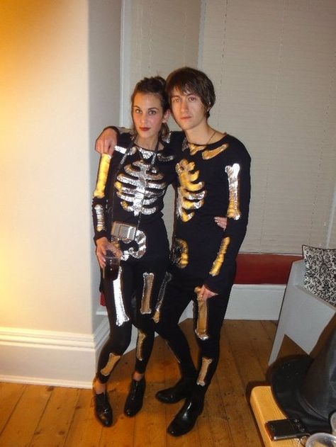 Alex Turner & Alexa Chung Monkey Halloween Costume, Alex Alexa, Arielle Vandenberg, Alex Arctic Monkeys, Alexa Chung Style, Bloc Party, The Last Shadow Puppets, Artic Monkeys, Stylish Couple