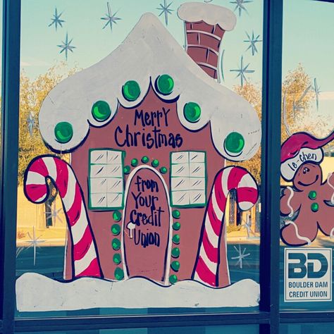 Credit union with gingerbread for each employee Gingerbread Man Window Painting, Gingerbread House Window Painting, Gingerbread Window Display, Gingerbread Window Painting, Gingerbread Windows, Painted Window Art, Window Paintings, Window Paint, Xmas Window