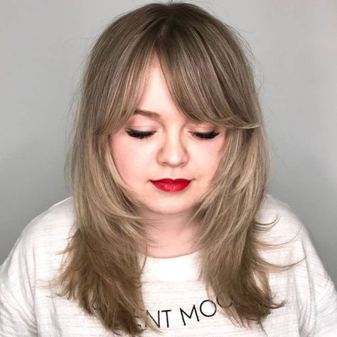 Medium Cut with Feathered Face-Framing Layers Hairstyle Layered, Haircuts For Round Face Shape, Plus Size Hairstyles, Bangs For Round Face, Fesyen Rambut, Medium Layered Hair, Medium Layered, Round Face Shape, Round Face Haircuts