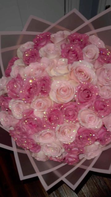 Roses Bouquet Gift, Luxury Flower Bouquets, Roses Book, Flower Gift Ideas, Glitter Flowers, Glitter Roses, Flowers Bouquet Gift, Flower Therapy, Beautiful Bouquet Of Flowers