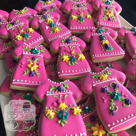 Fiesta Mexican Dress Cookies Taco Baby Shower Cake, Dress Cookies, Mexican Cookies, Baby Shower Cake Table, Mexican Birthday Parties, Fiesta Cake, Mexican Birthday, Baby Shower Cake Pops, Mexican Party Theme