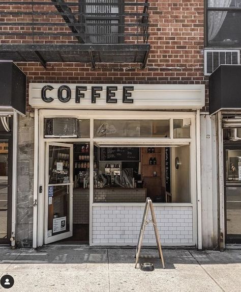 Coffee Shop Nyc, Industrial Coffee Shop, Vintage Coffee Shops, Cafe Exterior, Industrial Cafe, Small Coffee Shop, Speciality Coffee Shop, Coffee Shop Interior Design, Cozy Coffee Shop