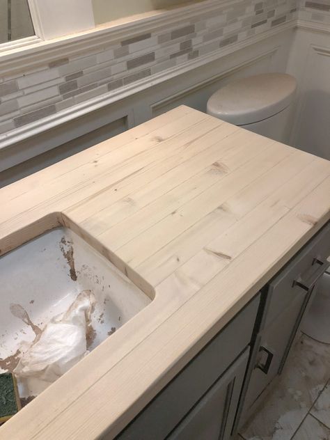 Refinishing a pine wood countertop - wood bleached to remove orange and yellow undertones Pine Countertops, Staining Pine Wood, Stain Pine, Diy Wood Countertops, Countertop Inspiration, Wood Countertop, Cabinet Color, Small Bathroom Makeover, Diy Countertops