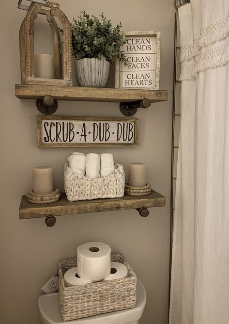 Bathroom Galvanized Metal, Bathroom Decor Ideas Towel Racks, Bathroom Farmhouse Decor Ideas, Boho Bathtub Decor, Small Cabin Decorating Ideas Living Room, Guest Room Farmhouse Decor, Decor Behind Toilet Bathroom, Diy Shelf For Bathroom, Farmhouse Bathroom Decor Ideas Rustic