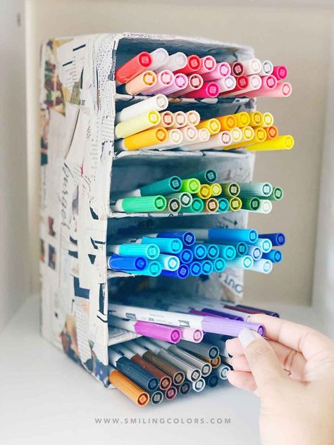 Pen Storage Diy, Diy Marker Storage, Cardboard Box Storage, Marker Organizer, Cardboard Box Diy, Cardboard Organizer, Diy Marker, Diy Rangement, Cardboard Crafts Diy