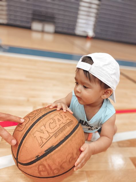 #basketball #baby #toddler #babyboy #funny #cute #love #nike #nikeshoes #basketballshoes #basketballquotes Baby Boy Basketball, Toddler Basketball, Life Core, Toddler Sports, Basketball Baby, Nba Baby, Basketball Photos, Dream Future, Sports Baby