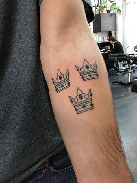 First tattoo! Tre kronor (Swedish three crowns) - by Chris at Swahili Bobs Tattoo in Stockholm Sweden Swedish Crown Tattoo, Swedish Tattoo Ideas Men, Three Crowns Tattoo, Swedish Viking Tattoo, Swedish Tattoo Ideas, Crowns Tattoos, Sweden Tattoo, Swedish Tattoo, Tattoo Stockholm