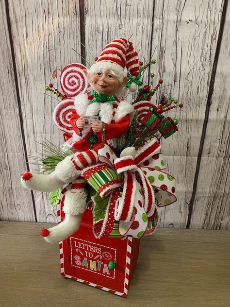 Dreamsicle Salad, Elf Centerpieces, Centerpiece Christmas Table, Table Centerpiece Christmas, Diy Christmas Centerpieces, Christmas Mailbox, Christmas Table Centerpiece, Elf Wreath, Table Decor Christmas