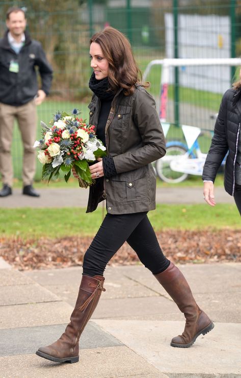 Kate Middleton Pregnancy Style, Kate Aesthetic, Countryside Girl, Kate Middleton Style Outfits, Tassel Boots, Düşes Kate, Looks Kate Middleton, Penelope Chilvers, Countryside Style