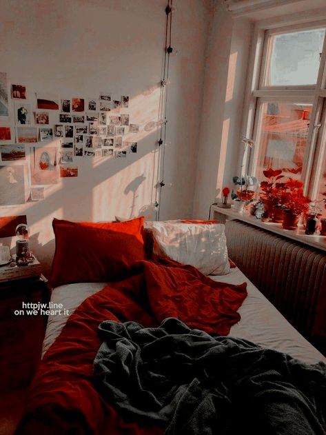 Red Aesthetic Bedroom, Red Aesthetic Room, Red Room Ideas, Red Room Aesthetic, Room Ideas Red, Red Dorm, Red Room Decor, Bedding Red, Red Apartment