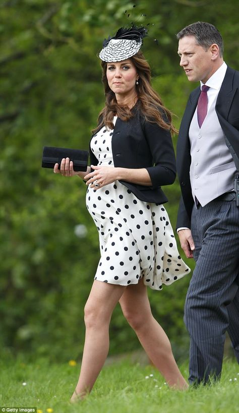 The Duchess of Cambridge, 35, pictured heavily pregnant with Prince George in May 2013, revealed that she was banned from the Wimbledon final when she was pregnant Kate Middleton Maternity Style, Ducesa Kate, Celebrity Maternity, Kate Middleton Pregnant, Celebrity Maternity Style, Duchesse Kate, Düşes Kate, Princesse Kate Middleton, Middleton Wedding