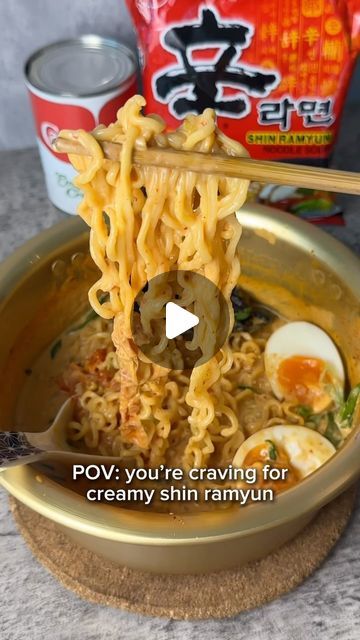 lengluicooks ⋆∘.⋆ .⋆☼⁎ *• on Instagram: "Have you ever had a late night craving for Shin Ramyun? 🤤​  Here’s how i make a creamy, rich and aromatic Shin Ramyun that would fix your craving.  Ingredients: ½ Can CARNATION®️ Evaporated Creamer 1 pack Nongshim Shin Ramyun  200ml Water 1 Jammy egg Kimchi  Spring onion  Method: 1. Boil water in a pot.  2. Add CARNATION®️ Evaporated Creamer, Shin Ramyun noodles, kimchi, dried vegetables and seasoning.  2. Cook for 4 minutes over medium heat 3. Serve with seaweed, jammy egg, more kimchi and spring onion. Enjoy!  Highly recommended for you guys to try out this Shin Ramyun. Comment down below if you tried it and tag me too!  #BestGilerRamyunBerkrim #CarnationMalaysia  #NongshimMalaysia #ShinRamyun  @carnation.malaysia  @nongshim_malaysia #Ramyun #Kor Ramen With Kimchi, Creamy Shin Ramyun, Shin Ramen Hacks, Shin Ramyun Recipes, Ramen Noodle Soup Recipes, Creamy Chicken Ramen, Shin Ramen, Kimchi Noodles, Shin Ramyun