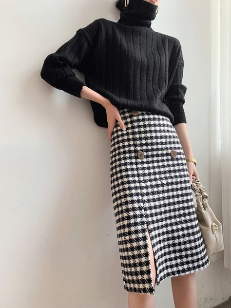 Woolen Skirt Outfit Winter, Woolen Skirt Outfit, Korean Style Outfits, Korean Skirt, Skirt Korean, Bride Dress Simple, Winter Skirt Outfit, Cheap Skirts, Aline Skirt