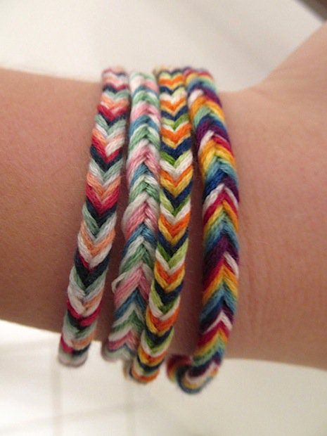 Add a bit of camp-inspired fun to your summertime crafting with this fishtail braided friendship bracelet tutorial! Fishtail Friendship Bracelets, Fishtail Bracelet, Braided Friendship Bracelets, Summertime Crafts, Bracelets Friendship, Friendship Bracelets Tutorial, Hemp Bracelets, Friendship Bracelets Diy, Stylish Bracelet