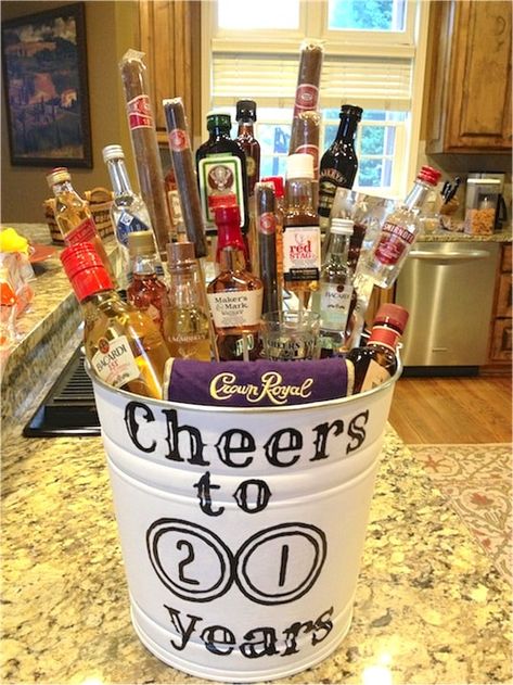 35+ Easy DIY Gift Ideas People Actually Want (for Christmas & more!) Bucket Gift Ideas, 21st Birthday Gifts For Guys, 5 Senses Gift, Liquor Bouquet, Guys 21st Birthday, Bucket Gifts, 21st Bday Ideas, Presente Diy, Anniversaire Diy