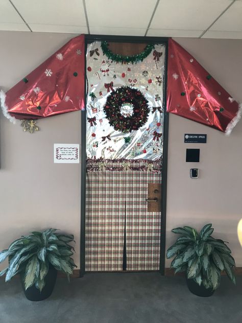 Ugly sweater door! Christmas Door Decorations For School Funny, Ugly Christmas Sweater Door Decoration, Ugly Sweater Door Decorating Ideas, Ugly Sweater Door, Sweater Decorations, Door Decorations Classroom Christmas, Christmas Doors, Christmas Bulletin Boards, Christmas Door Decorating Contest