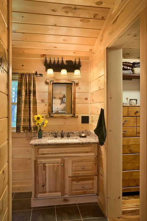 Log Home Bathrooms, Log Cabin Bathrooms, Log Cabin House, Home In The Woods, Cabin Bathroom, Log Home Living, Log Cabin Interior, Log Home Interiors, Log Cabin Ideas