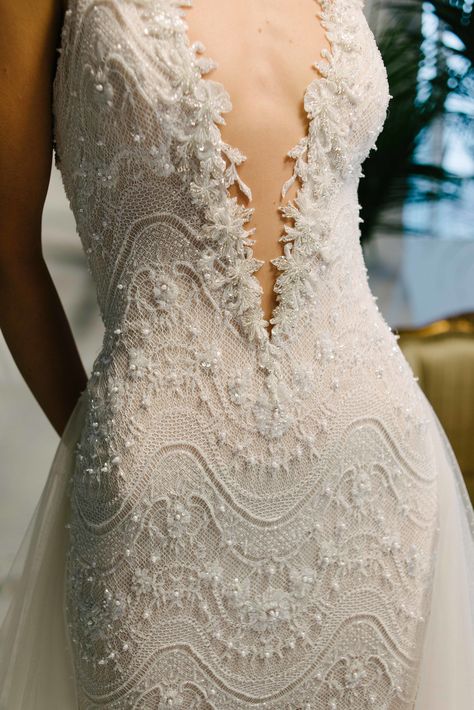 Galia Lahav Amani, High Fashion Wedding Dress Couture, V Neck Halter Wedding Dress, Gahlia Lahav, Special Wedding Dress, Beaded Wedding Dresses, Galia Lahav Bridal, White Dress Bridal, Wedding Dress Details