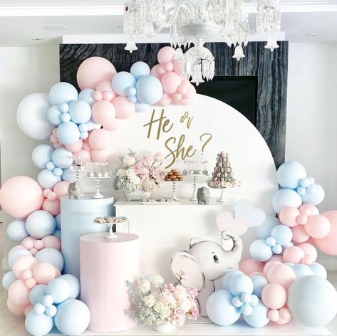 Bizzie Bee Creations Surprise Gender Reveal, Royal Prince Birthday Party, Gender Reveal Candy, Baby Shower Gender Reveal Cake, Gender Reveal Baby Shower Themes, Baby Shower Planner, Baby Gender Reveal Party Decorations, Gender Reveal Party Theme, Blue Centerpieces