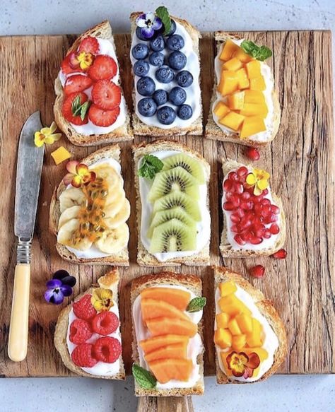 Yogurt Toast, Toast Ideas, Fruity Snacks, Light Food, Pasti Sani, Seasonal Produce, Rainbow Food, Snacks Saludables, Läcker Mat